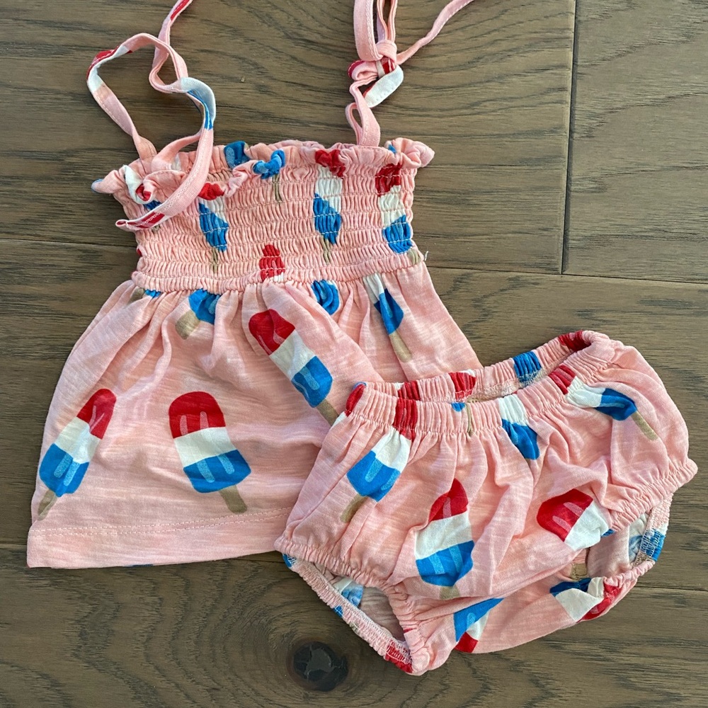 4th of July outfit in like new condition only worn for 1 hour